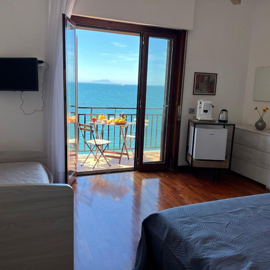 Vip Sul Mare Bed and Breakfast Castellammare di Stabia Eksteriør billede