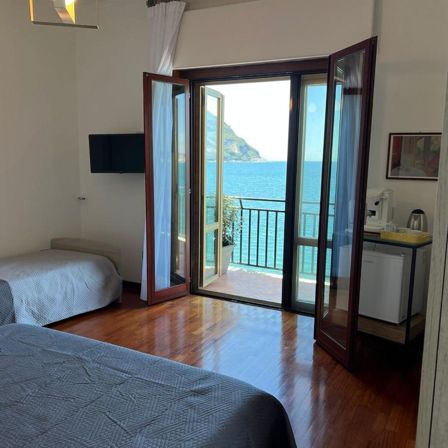 Vip Sul Mare Bed and Breakfast Castellammare di Stabia Eksteriør billede